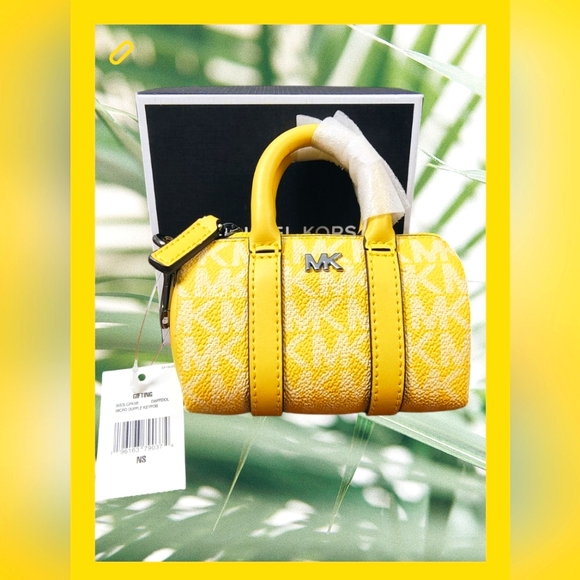 Michael Kors Micro duffle keyfob - Picture 1 of 3